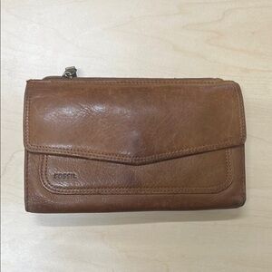 Fossil Tan Leather Clutch Wallet.